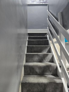 Manchester - House - Sleeps 6 - Parking - Garden